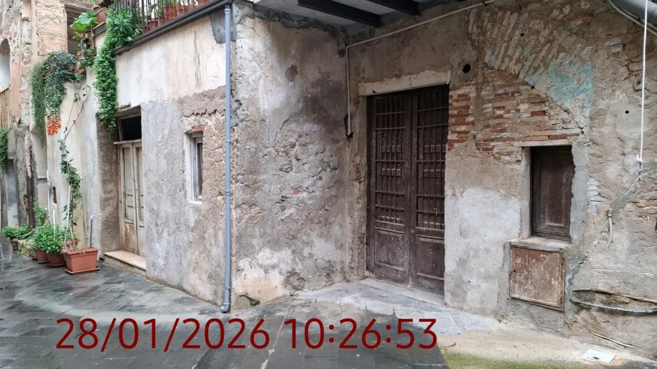 Garage autorimessa a Santo Stefano di Camastra (Messina) — foto 1