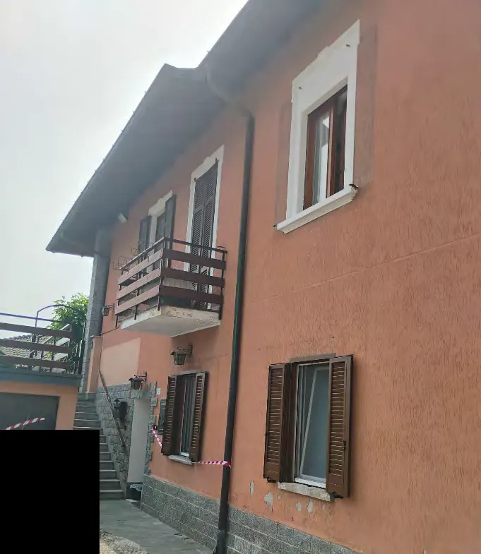 Appartamento a Cocquio-Trevisago (Varese) — foto 1