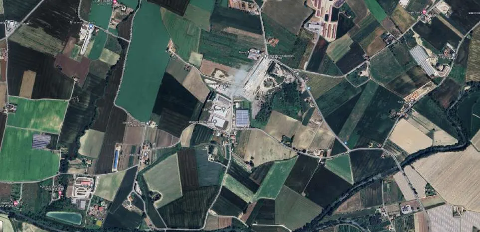 Fabbricati costruiti per esigenze ind a Bettona (Perugia) — foto 1