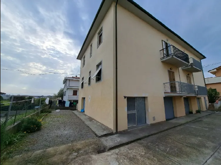 Terreno a Pontedera (Pisa) — foto 1