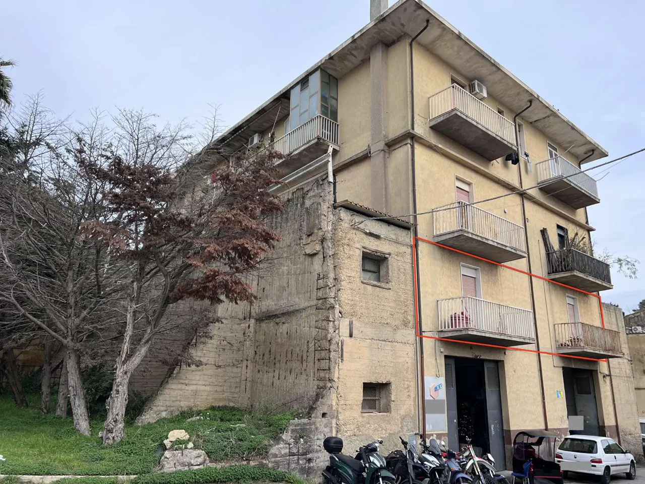 Negozi botteghe a Caltagirone (Catania) — foto 1