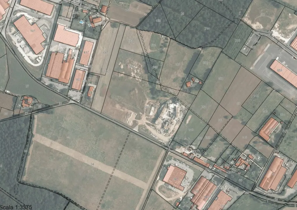 Edifici a destinazione particolare a Monteriggioni (Siena) — foto 1