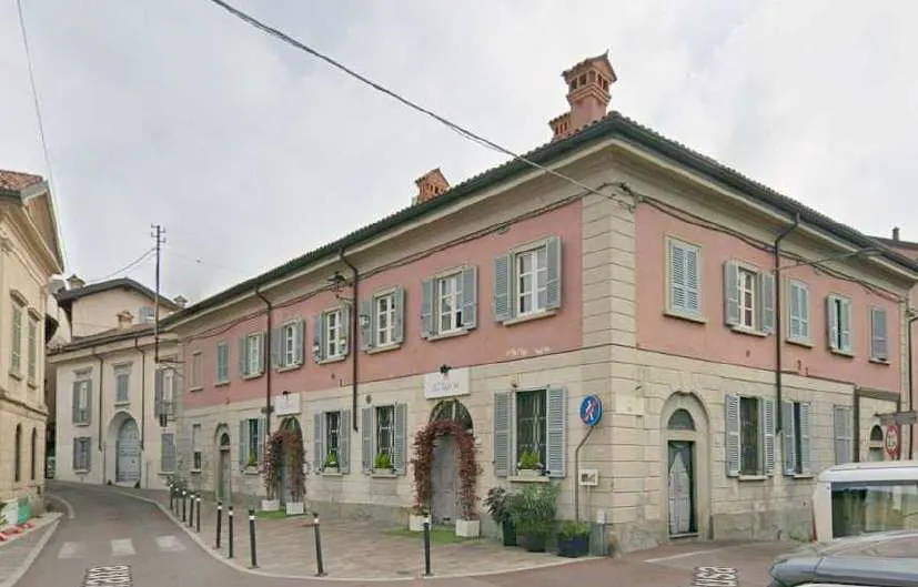 Negozi botteghe a Besana in Brianza (Monza e della Brianza) — foto 1