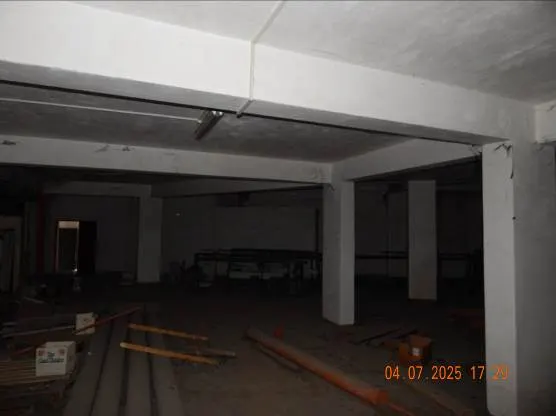 Magazzino a Pratola Peligna (L'Aquila) — foto 1