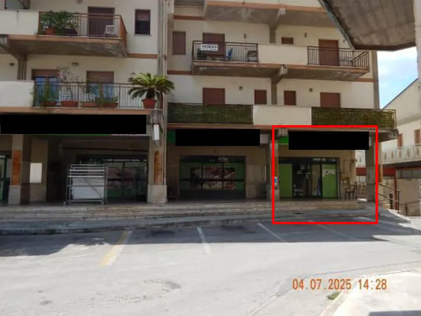Fabbricati commerciali a Pratola Peligna (L'Aquila) — foto 1