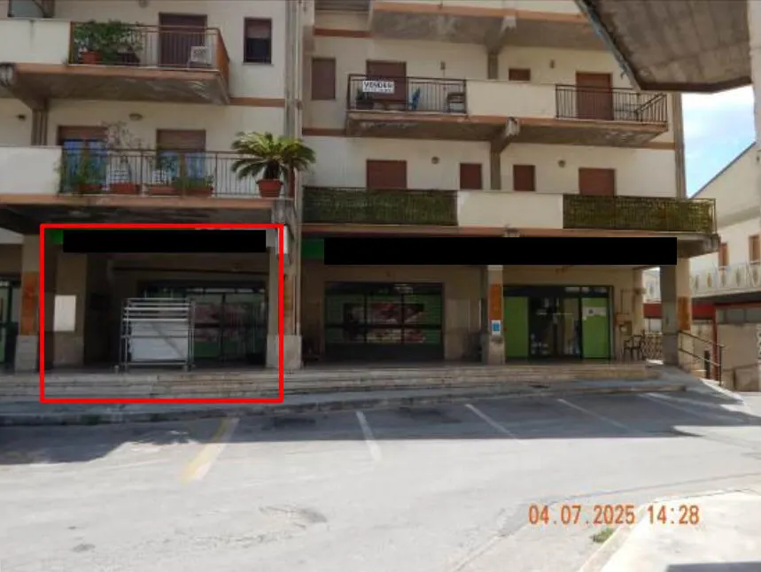 Fabbricati commerciali a Pratola Peligna (L'Aquila) — foto 1