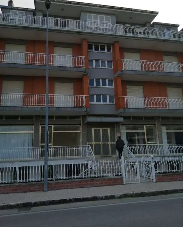 Fabbricati commerciali a Montefiore dell'Aso (Ascoli Piceno) — foto 1