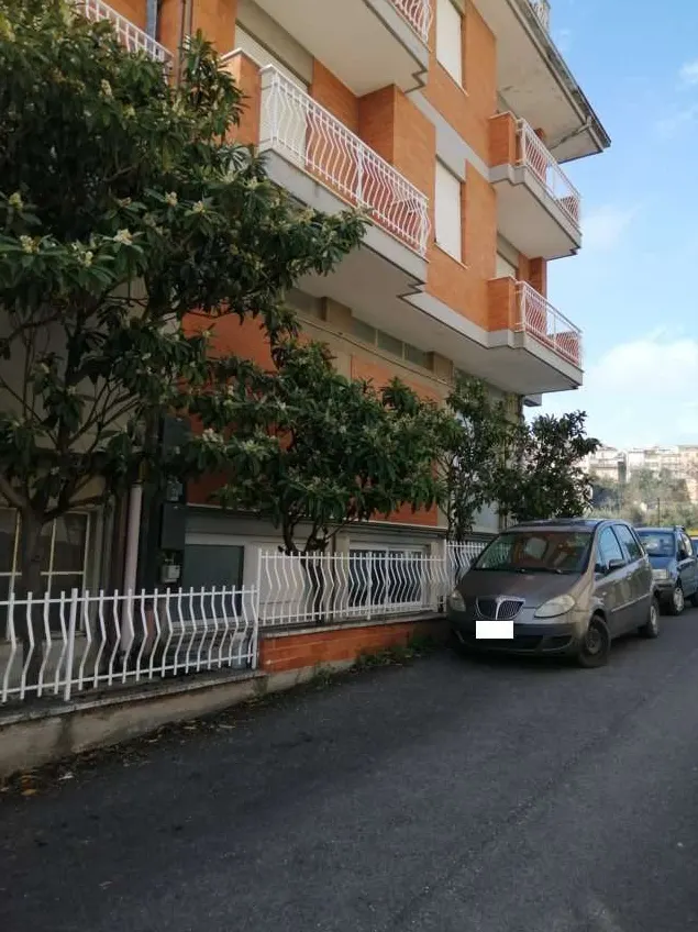 Fabbricati commerciali a Montefiore dell'Aso (Ascoli Piceno) — foto 1