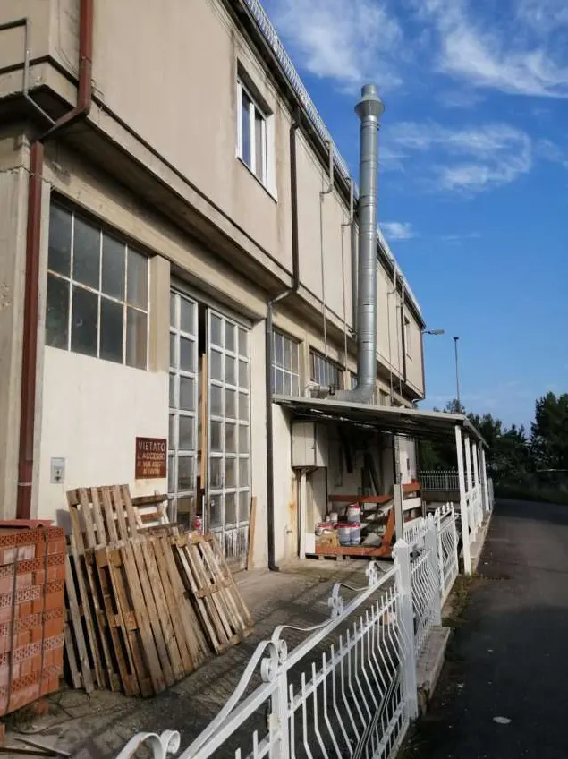 Fabbricati commerciali a Montefiore dell'Aso (Ascoli Piceno) — foto 1