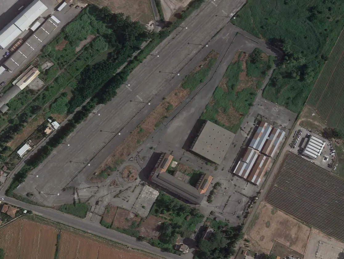 Fabbricati costruiti per esigenze ind a Latina (Latina) — foto 1