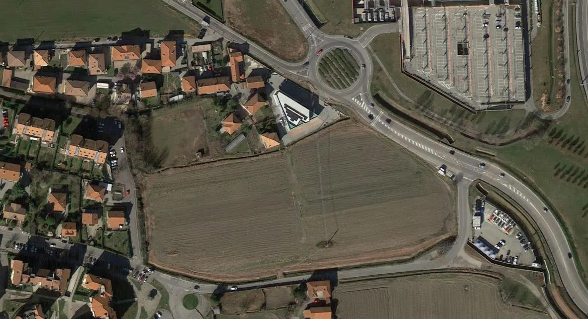 Terreno a Pinerolo (Torino) — foto 1