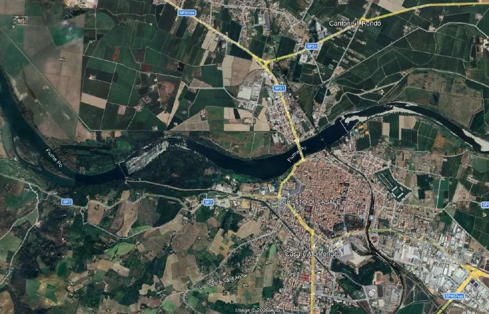 Tettoie chiuse aperte a Casale Monferrato (Alessandria) — foto 1