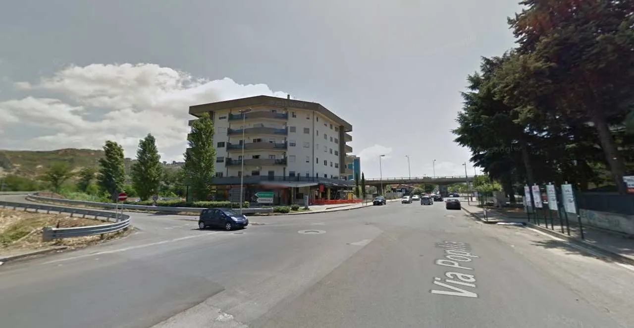 Negozi botteghe a Cosenza (Cosenza) — foto 1