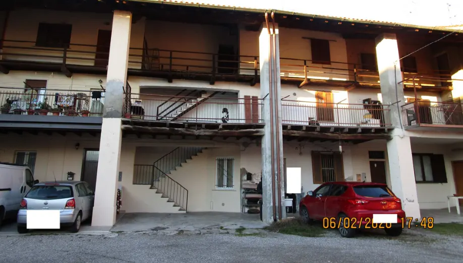 Abitazione popolare a Misinto (Monza e della Brianza) — foto 1