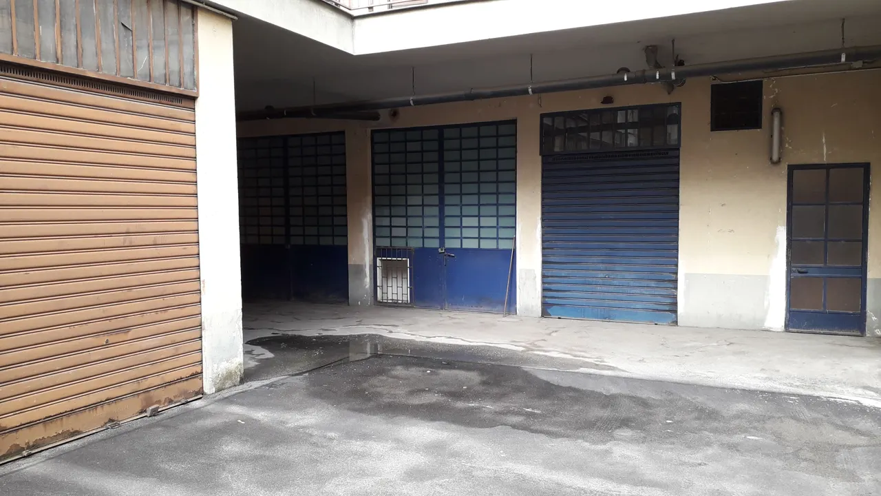 Deposito a Moncalieri (Torino) — foto 1