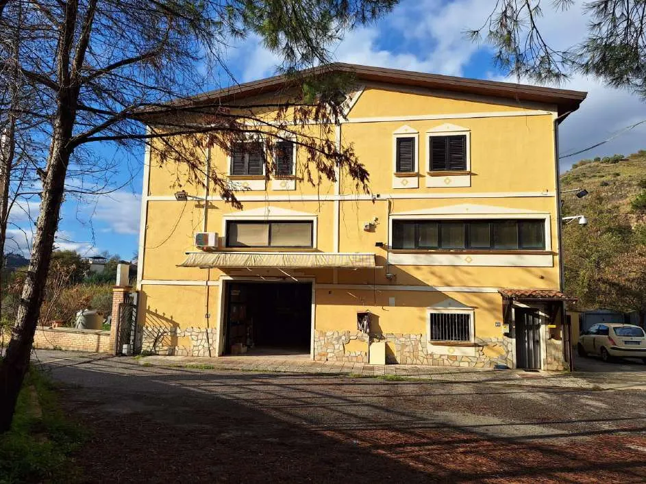 Fabbricati commerciali a Casali del Manco (Cosenza) — foto 1