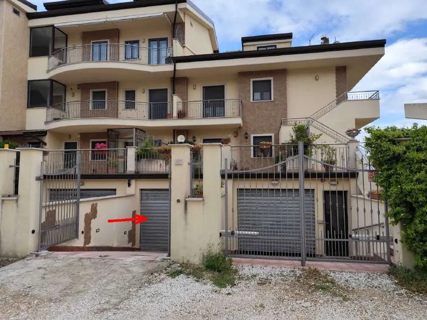 Magazzini e deposito a San Giovanni Rotondo (Foggia) — foto 1