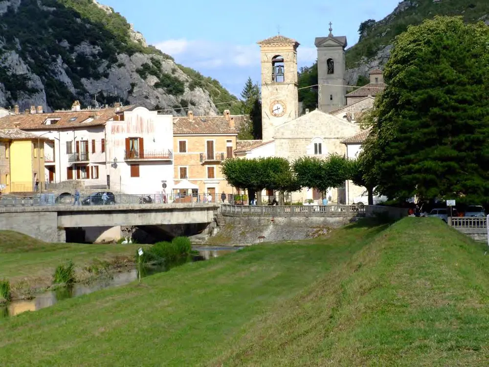 Appartamento civile a Pioraco (Macerata) — foto 1