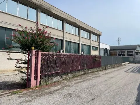 Fabbricati costruiti per esigenze ind