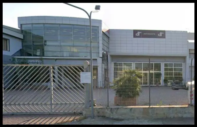 Magazzini e deposito a Crotone (Crotone) — foto 1
