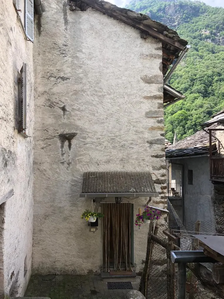 Appartamento a Lillianes (Aosta) — foto 1