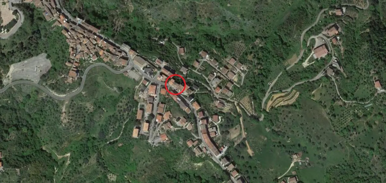 Negozi botteghe a Bisignano (Cosenza) — foto 1