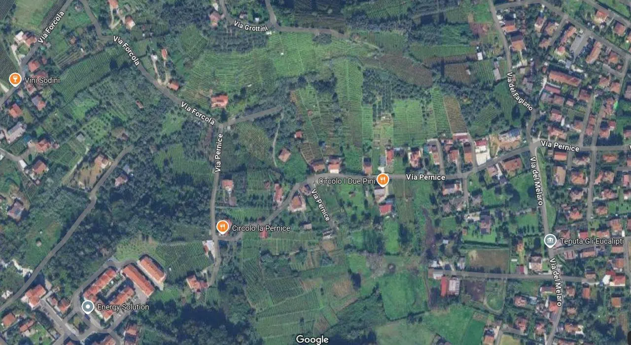 Terreno a Massa (Massa-Carrara) — foto 1