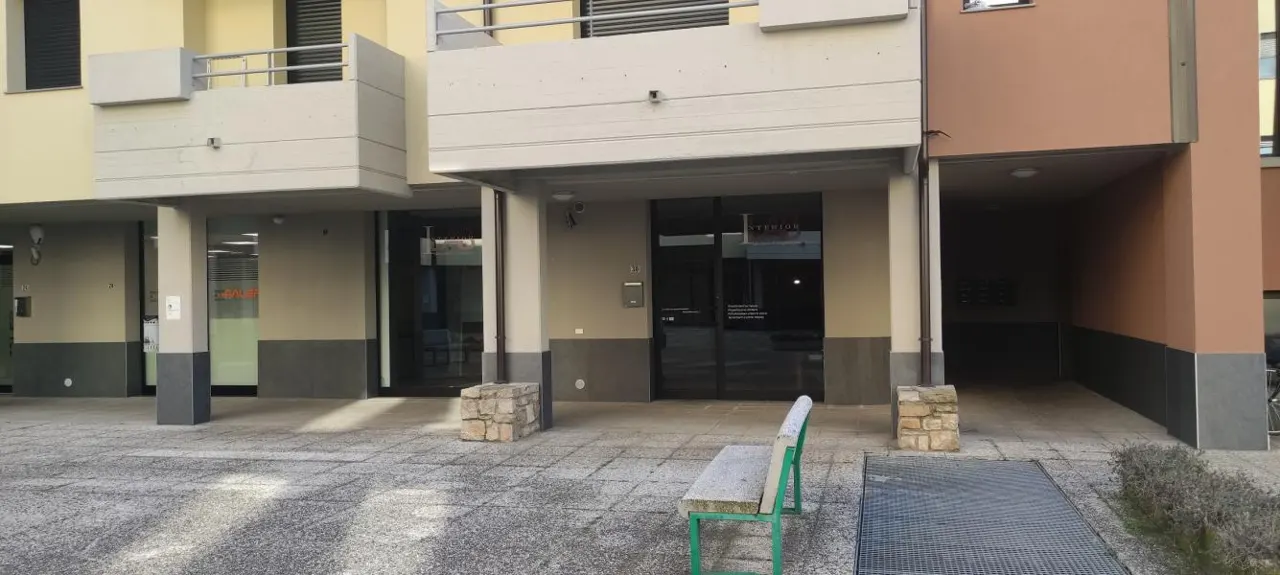 Negozi botteghe a Grumello del Monte (Bergamo) — foto 1