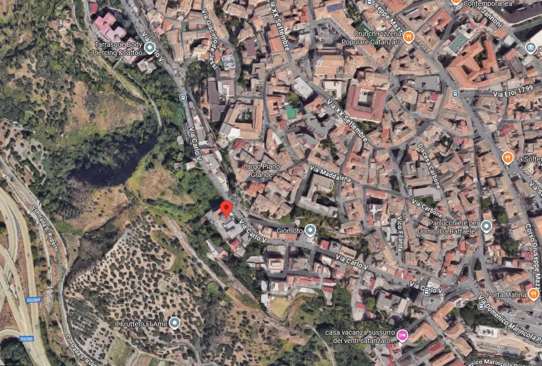Stalle scuderie rimesse a Catanzaro (Catanzaro) — foto 1